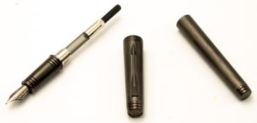 Parker Premier Black Edition Füllfederhalter Pen 18K F Nib S0934560