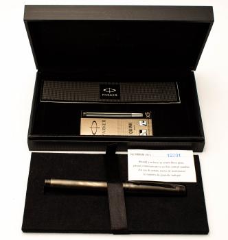 Parker Premier Black Edition Füllfederhalter Pen 18K F Nib S0934560