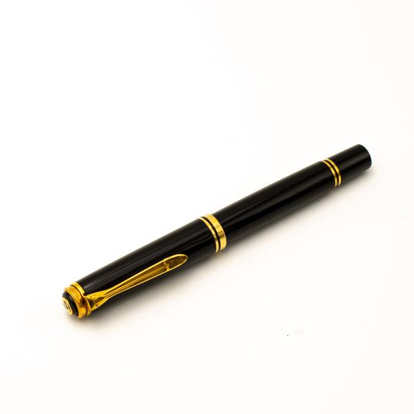 Pelikan M800 Old Style 1989-1997 Schwarz 18K M Nib Fountain-Pen Kappe Beschädigt