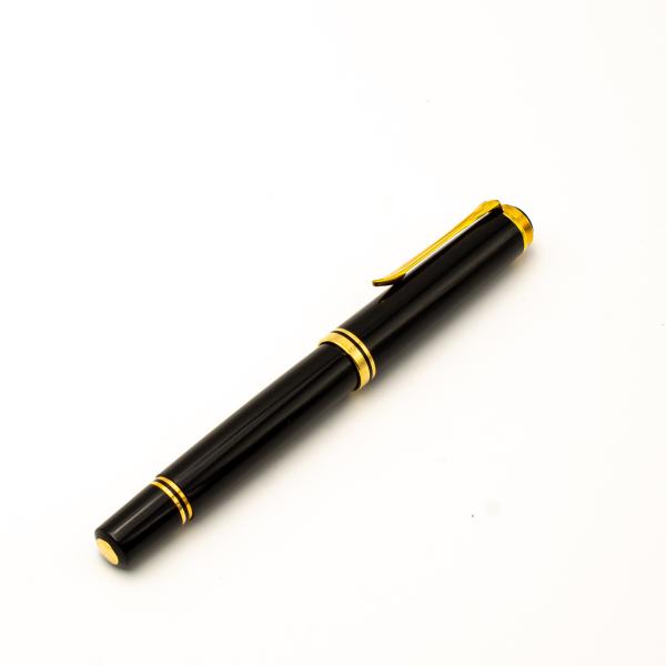 Pelikan M800 Old Style 1989-1997 Schwarz 18K M Nib Fountain-Pen Kappe Beschädigt