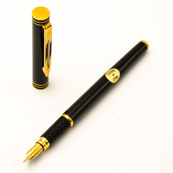 Waterman Exclusive Made in France Füllfederhalter Pen Schwarz Lacquer F 18K Nib