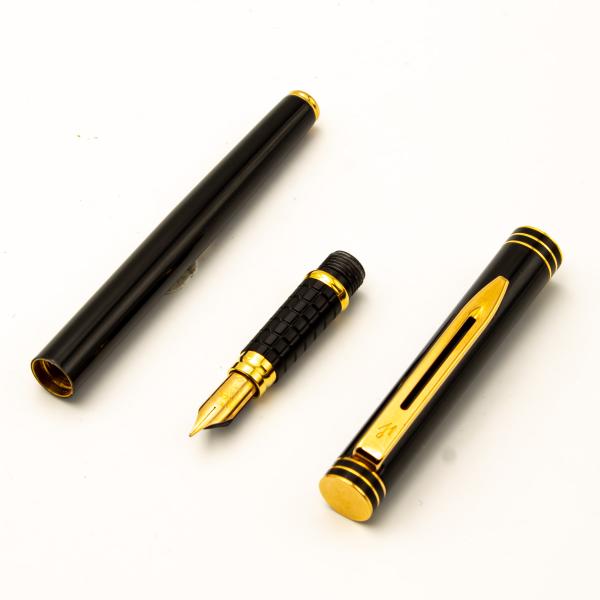 Waterman Exclusive Made in France Füllfederhalter Pen Schwarz Lacquer F 18K Nib