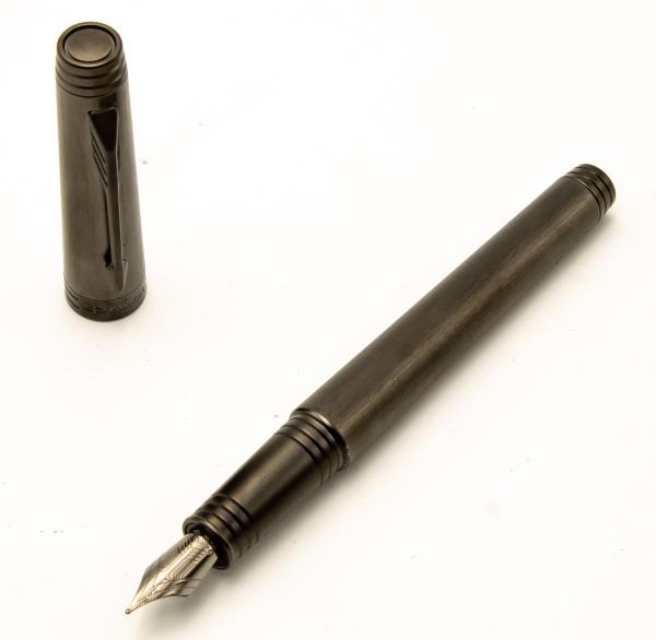 Parker Premier Black Edition Füllfederhalter Pen 18K F Nib S0934560